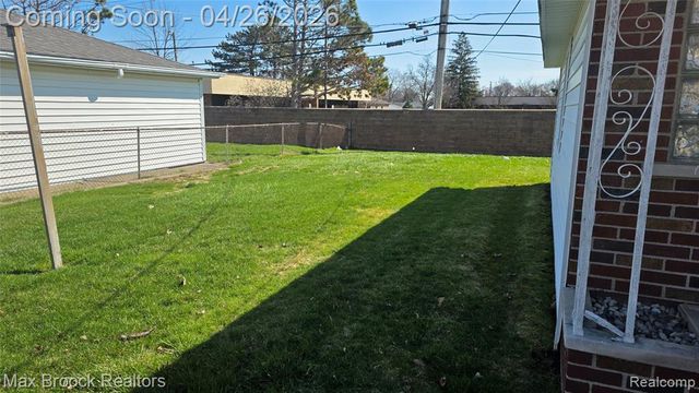 25866 Huron Street, Roseville, MI 48066