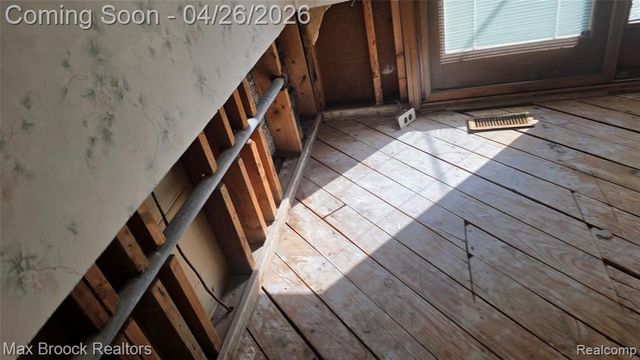 25866 Huron Street, Roseville, MI 48066