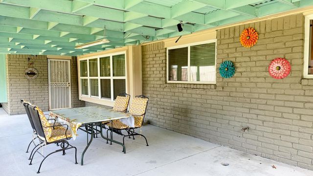 6230 Knollwest Drive, Houston, TX 77072