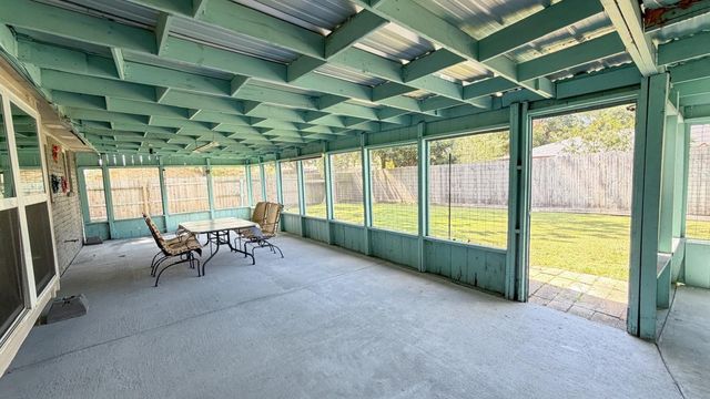 6230 Knollwest Drive, Houston, TX 77072