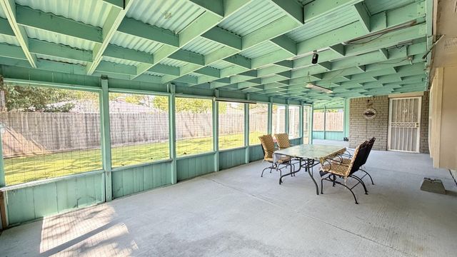 6230 Knollwest Drive, Houston, TX 77072