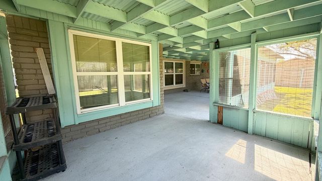 6230 Knollwest Drive, Houston, TX 77072