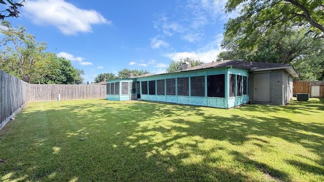 6230 Knollwest Drive, Houston, TX 77072