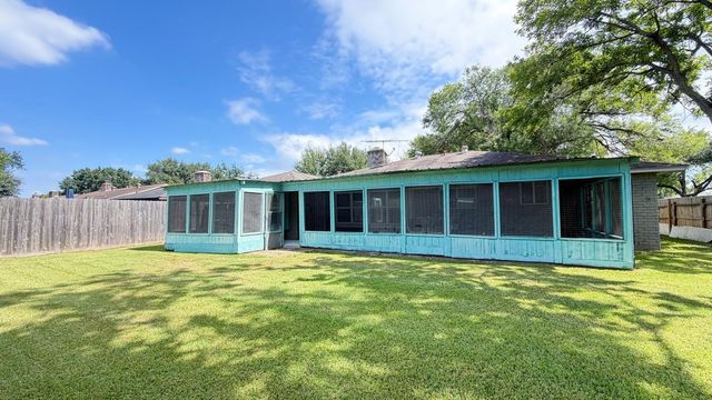 6230 Knollwest Drive, Houston, TX 77072