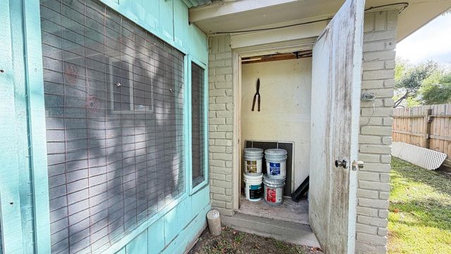 6230 Knollwest Drive, Houston, TX 77072