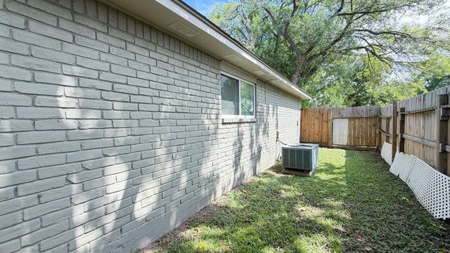 6230 Knollwest Drive, Houston, TX 77072