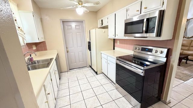 6230 Knollwest Drive, Houston, TX 77072