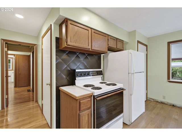 13624 Ne GLISAN St, Portland, OR 97230