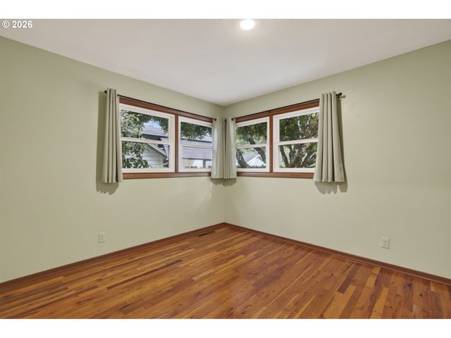 13624 Ne GLISAN St, Portland, OR 97230