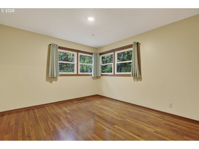 13624 Ne GLISAN St, Portland, OR 97230