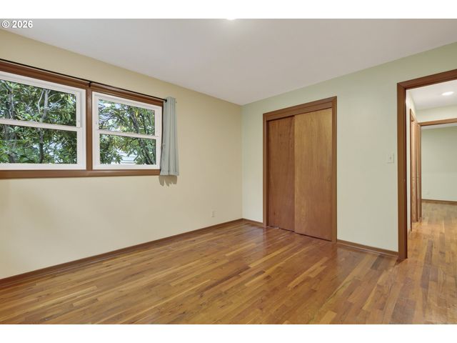 13624 Ne GLISAN St, Portland, OR 97230
