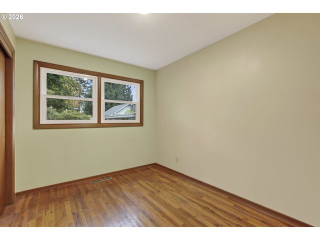 13624 Ne GLISAN St, Portland, OR 97230