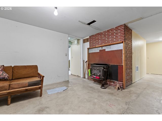 13624 Ne GLISAN St, Portland, OR 97230
