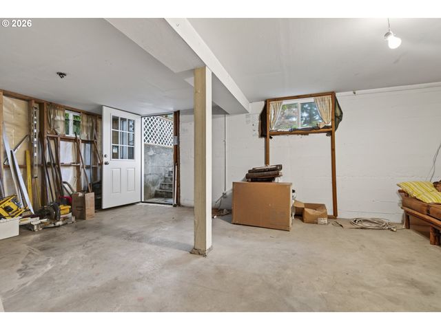 13624 Ne GLISAN St, Portland, OR 97230