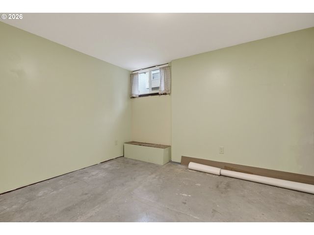13624 Ne GLISAN St, Portland, OR 97230