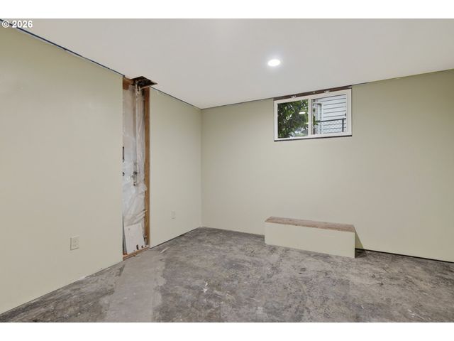 13624 Ne GLISAN St, Portland, OR 97230
