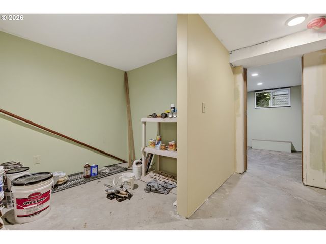 13624 Ne GLISAN St, Portland, OR 97230