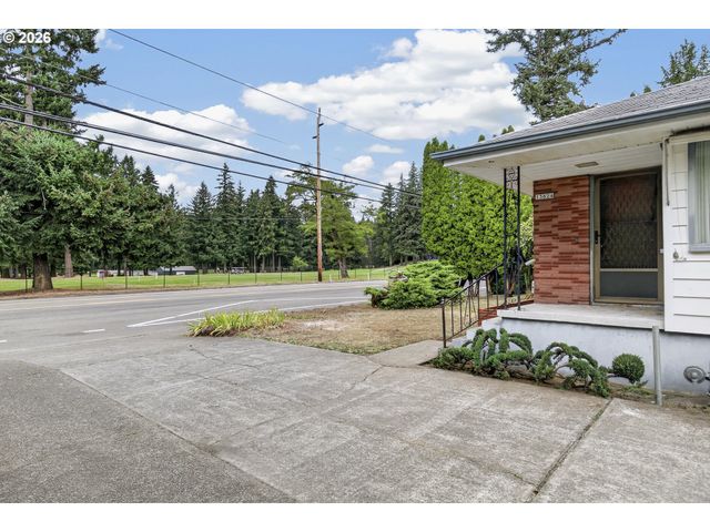 13624 Ne GLISAN St, Portland, OR 97230