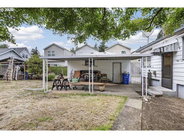 13624 Ne GLISAN St, Portland, OR 97230