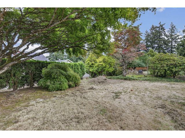 13624 Ne GLISAN St, Portland, OR 97230
