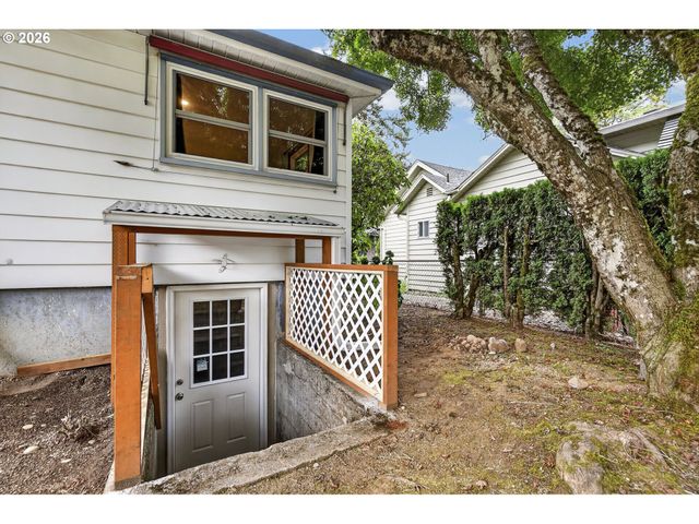13624 Ne GLISAN St, Portland, OR 97230
