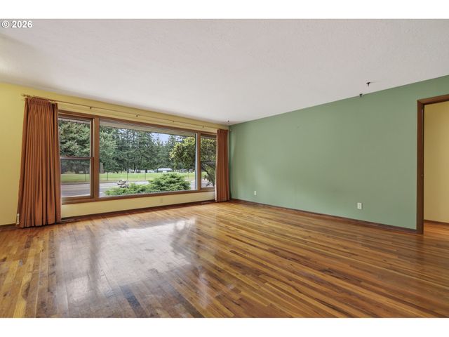 13624 Ne GLISAN St, Portland, OR 97230