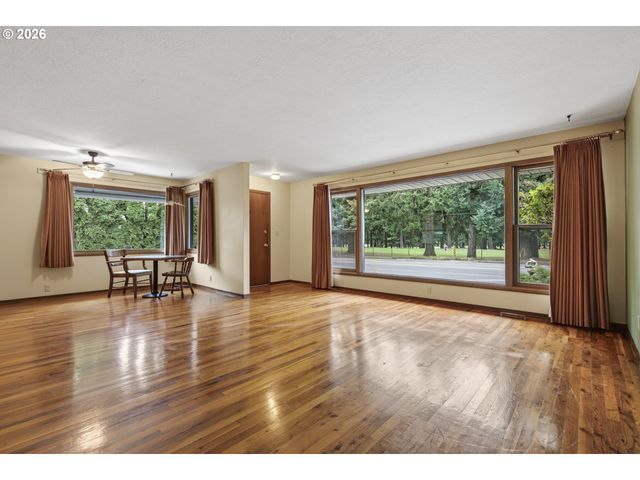 13624 Ne GLISAN St, Portland, OR 97230
