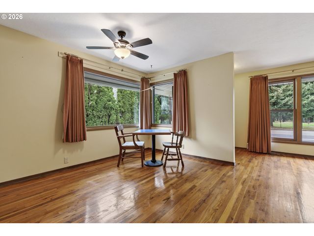 13624 Ne GLISAN St, Portland, OR 97230