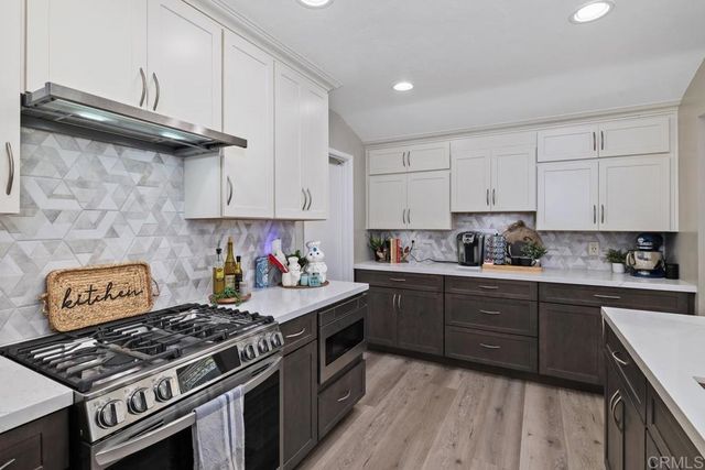 3542 Governor Drive, San Diego, CA 92122