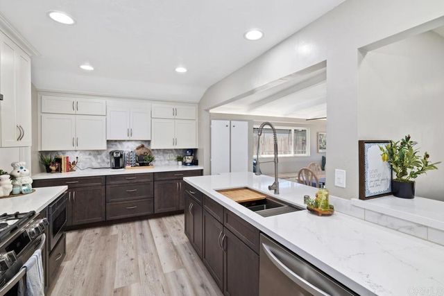 3542 Governor Drive, San Diego, CA 92122