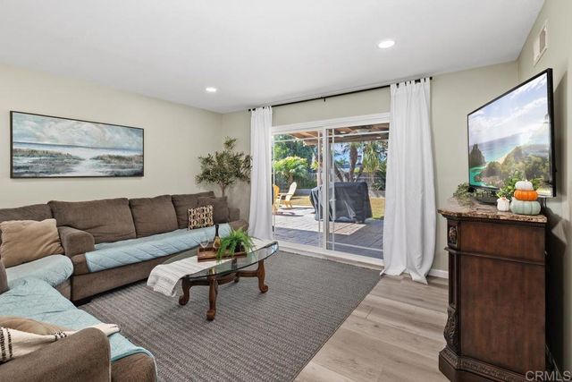 3542 Governor Drive, San Diego, CA 92122