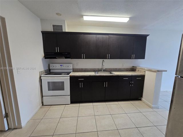 2203 Taft Street B, Hollywood, FL 33020