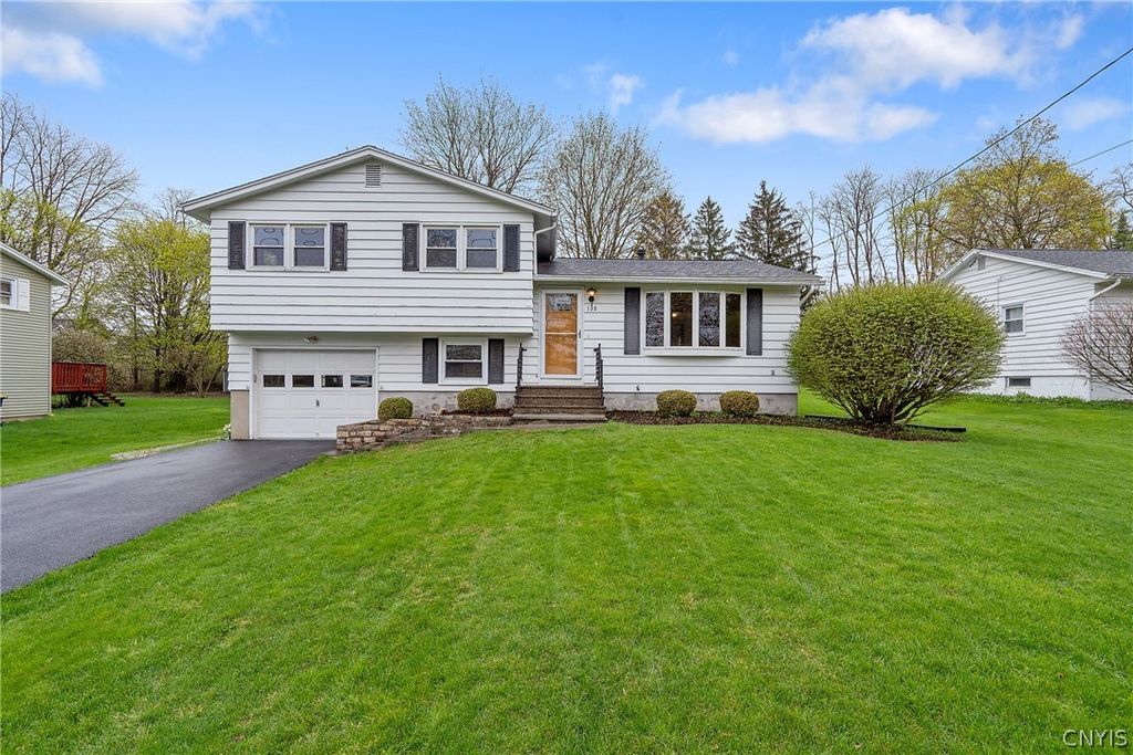 138 Bennett Road, Camillus, NY 13031
