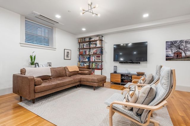 1762 Beacon St 1, Brookline, MA 02445