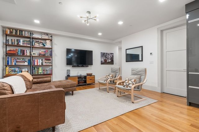 1762 Beacon St 1, Brookline, MA 02445