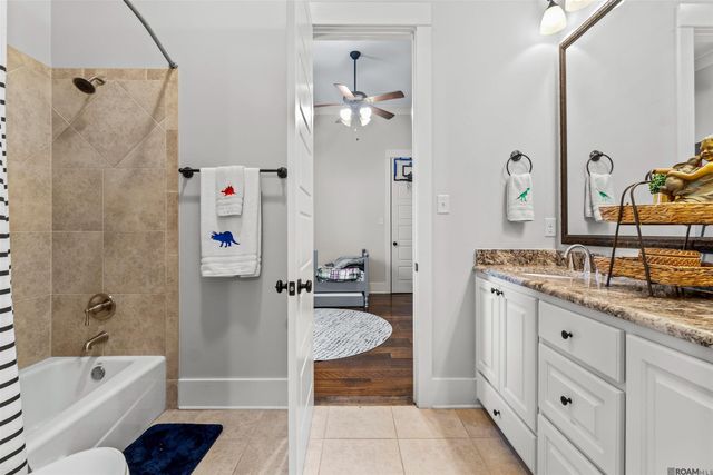 2537 Tiger Crossing Dr, Baton Rouge, LA 70810