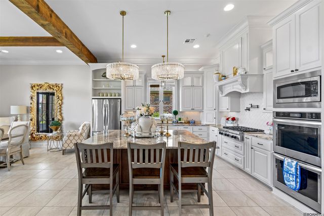 2537 Tiger Crossing Dr, Baton Rouge, LA 70810