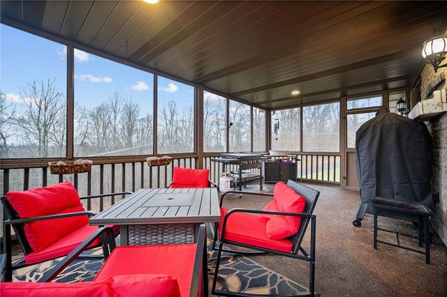 1021 Greggerson Rd, Irwin, PA 15642