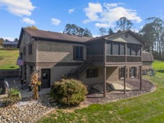 1021 Greggerson Rd, Irwin, PA 15642