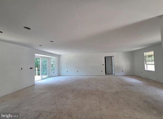 150 FOUR SEASONS DR E, Gore, VA 22637