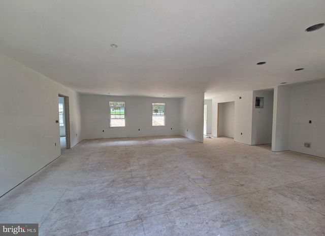 150 FOUR SEASONS DR E, Gore, VA 22637
