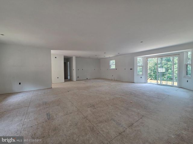 150 FOUR SEASONS DR E, Gore, VA 22637