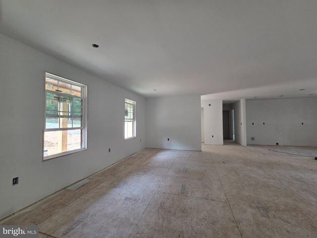 150 FOUR SEASONS DR E, Gore, VA 22637
