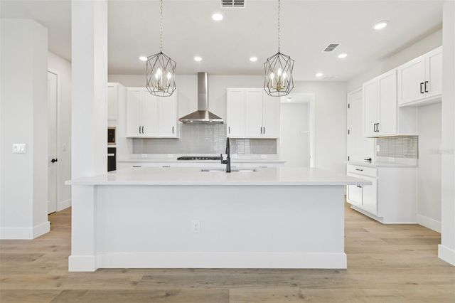 5129 CHAPEL ROW AVENUE, Apollo Beach, FL 33572