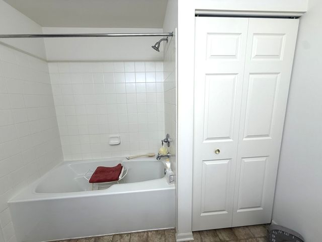 855 E 22nd Street 202, Lombard, IL 60148