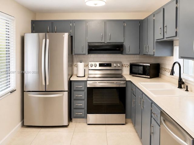 401 SE 3rd St 608, Dania Beach, FL 33004