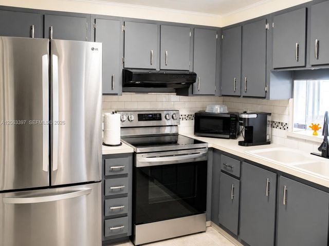 401 SE 3rd St 608, Dania Beach, FL 33004