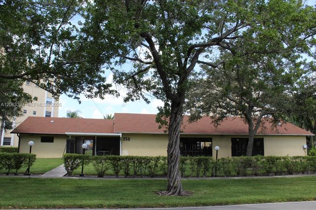 401 SE 3rd St 608, Dania Beach, FL 33004