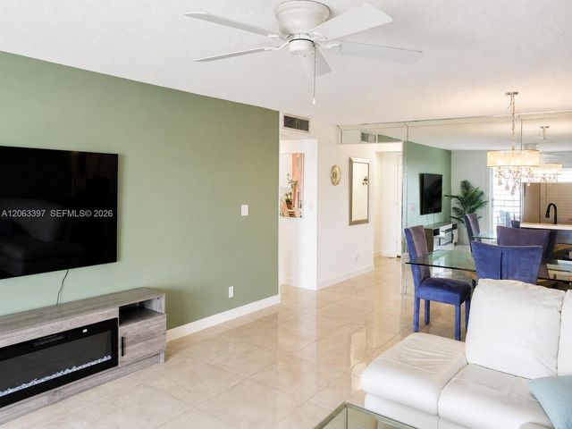 401 SE 3rd St 608, Dania Beach, FL 33004