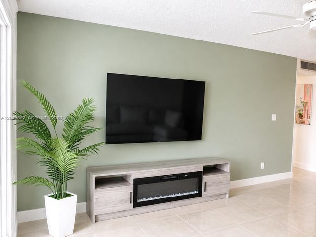 401 SE 3rd St 608, Dania Beach, FL 33004